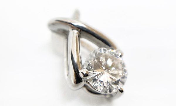 ご婚約指輪のダイヤを普段に使えるペンダントにリメイク リフォーム ジュエリーリフォームの誠美堂