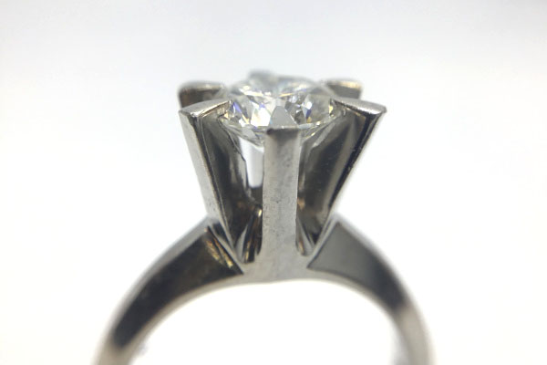 1カラット婚約指輪ダイヤモンド
