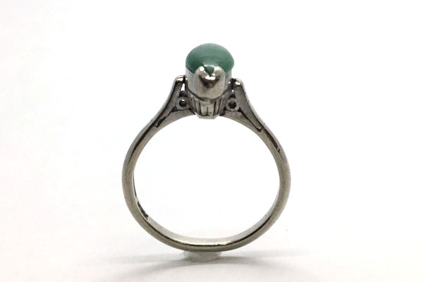 緑色の宝石の指環　リフォーム前