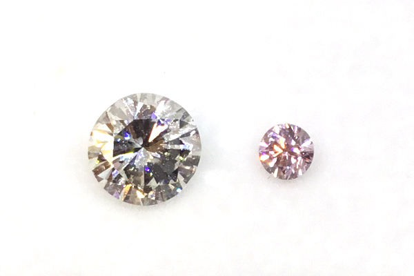ピンクダイヤと0.8カラットのダイヤモンド