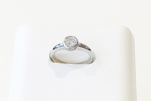 ダイヤモンド婚約指輪のリフォーム