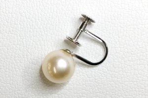 真珠の一粒イヤリング