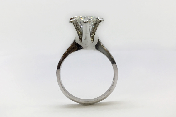 1.5㌌大粒ダイヤモンドの指環　リフォーム前