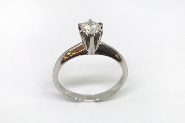 ご両親から譲り受けたダイヤモンドの婚約指輪