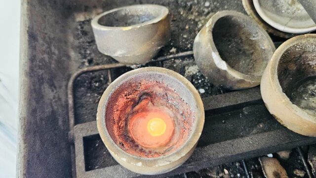 ネックレスを溶かして指環をつくる工程