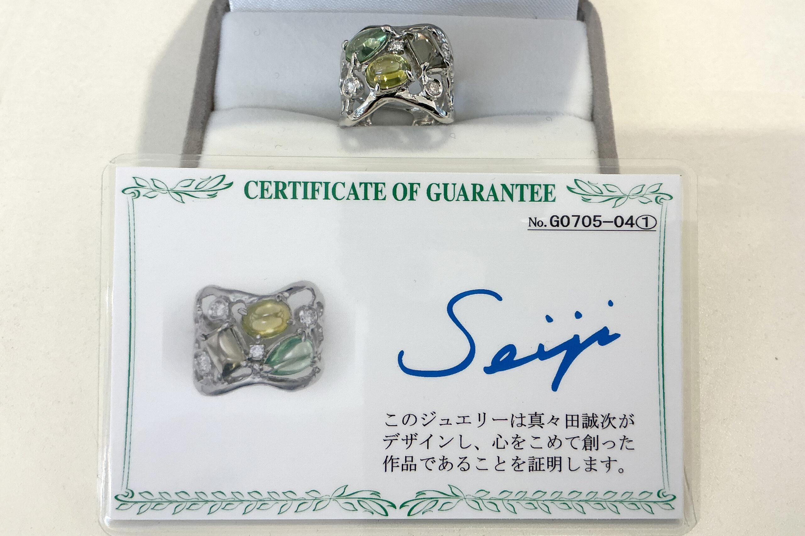 プラチナで作成、ダイヤモンドも使用