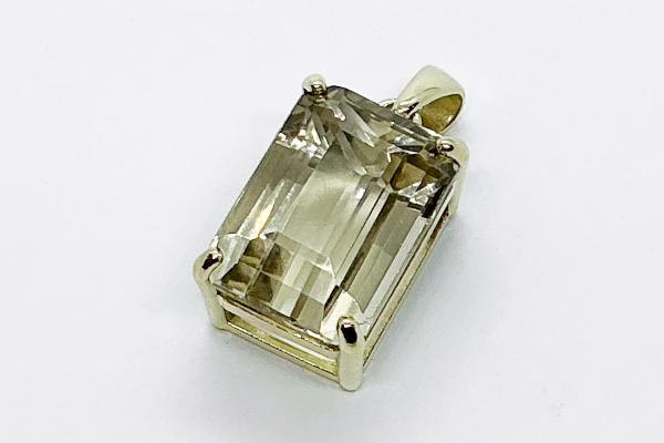 オーダーメイドのシンプルなペンダント