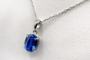 カイヤナイトネックレス