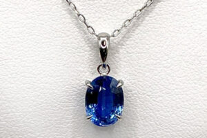 カイヤナイトネックレス