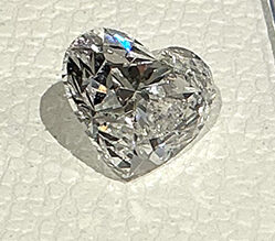 オーダーメイド前のハートシェイプダイヤモンドルース
