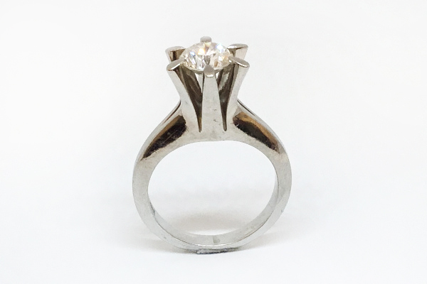 立爪ダイヤモンドリング3