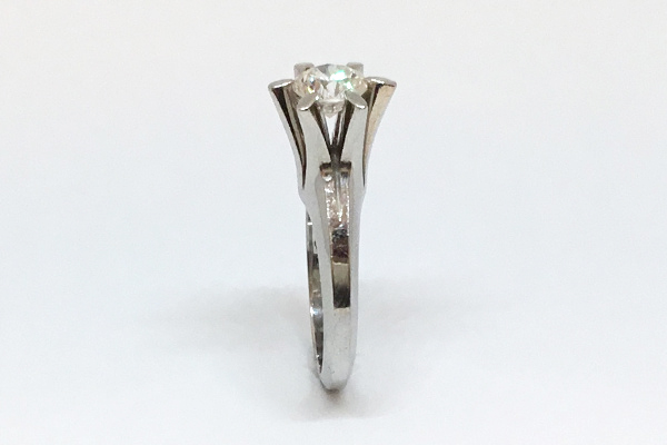 立爪ダイヤモンドリングビフォー2