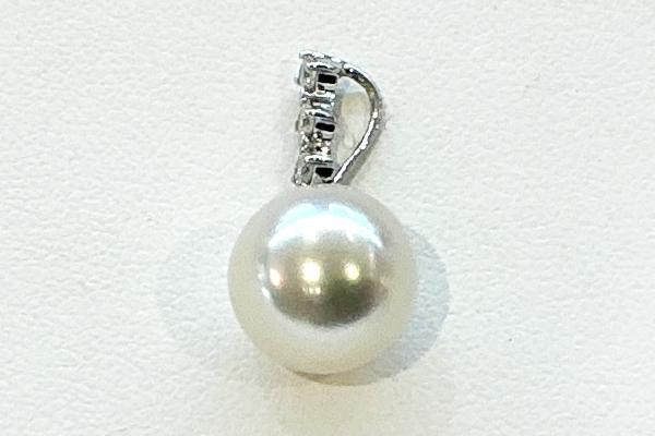 リメイク後のパールペンダントトップ（9.1mm　Pt.900　ダイヤ3石）