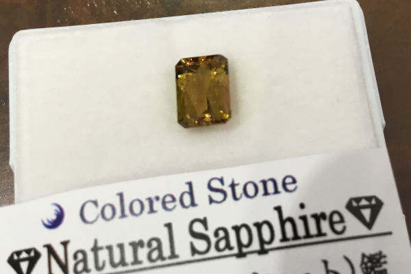 ノーヒート（非加熱処理）のイエローサファイアルース