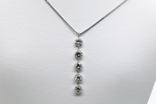 お母様からの一文字の指環でペンダントネックレスを作りました。