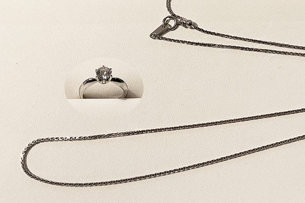 Pt.850、50㎝のチェーン及びPt.900ダイヤモンドリング（0.683ct.）