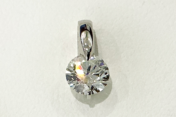 ペンダントトップ枠（Pt.900）、ダイヤモンド（0.683ct.）